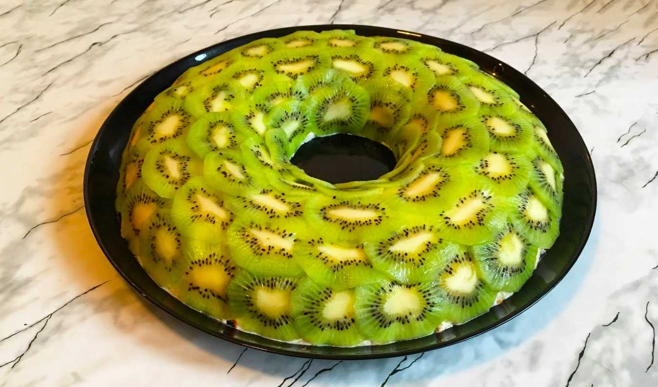 Салат «изумрудный браслет» с курицей и киви: 5 рецептов
