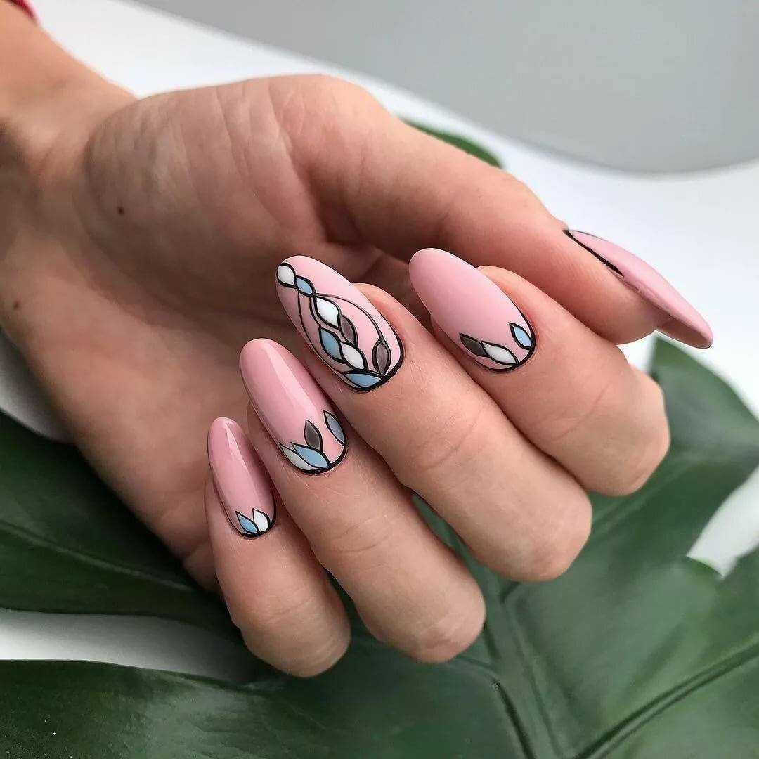 Дизайн ногтей миндалевидной формы на осень 2019
