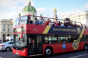 Экскурсия по Петербургу на двухэтажном автобусе: город, который удобно рассматривать с высоты