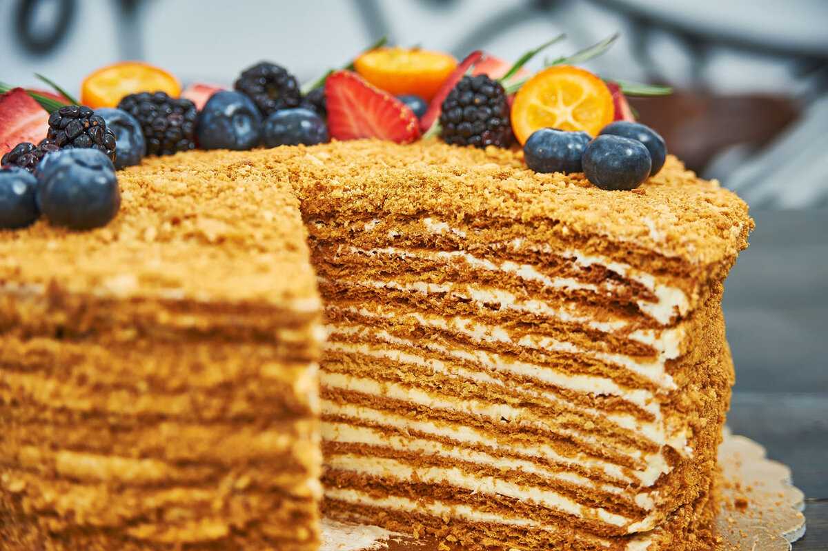Самый вкусный «медовик»: 10 очень простых рецептов приготовления лучшего торта в домашних условиях