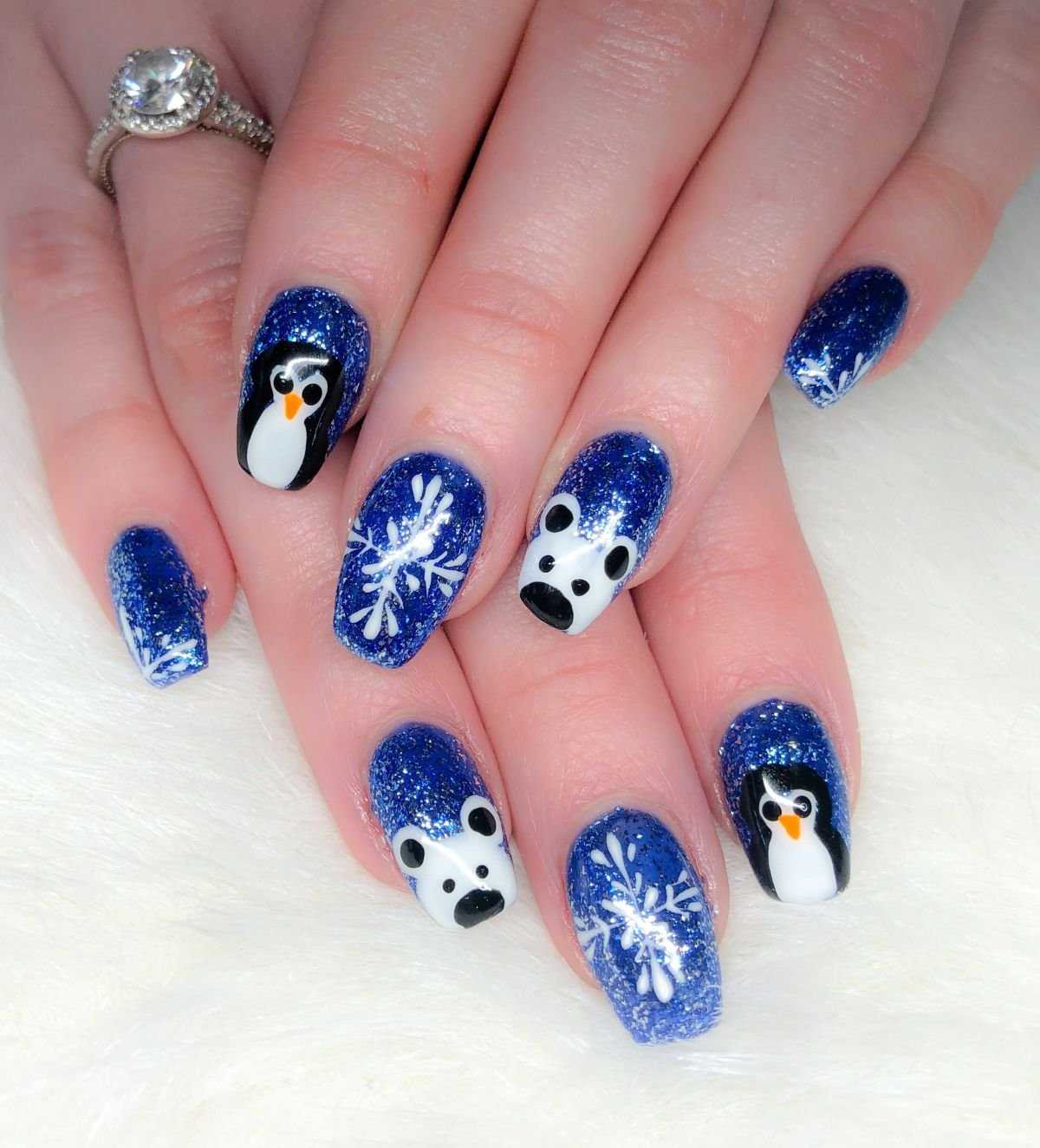 Новогодний дизайн ногтей Снеговик