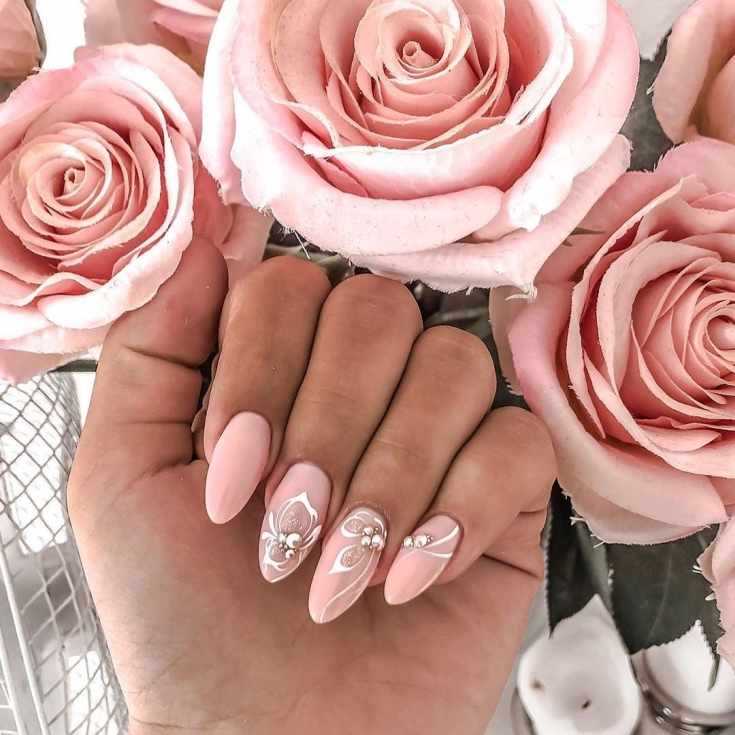 Рисуем розу на ногтях