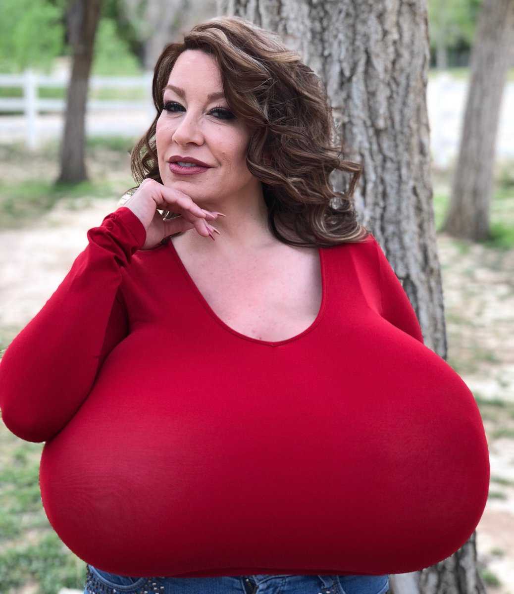 Самая большая грудь в мире — топ-15 женщин с огромным натуральным и силиконовым бюстом